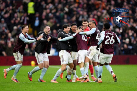 لاعبو أستون فيلا يحتفلون بهدف ضد فنربخشة في الدوري الأوروبي