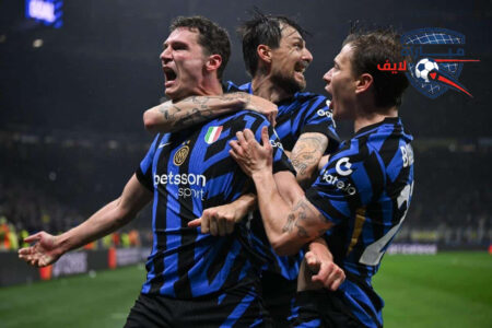 لاعبو إنتر ميلان يحتفلون بهدف في مباراة ضد بيزا في الدوري الإيطالي