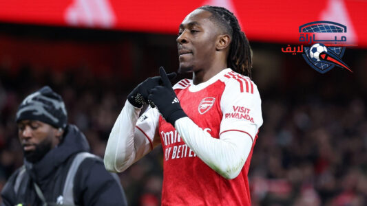 لاعبو إنتر ميلان وأرسنال في أرض الملعب قبل المباراة