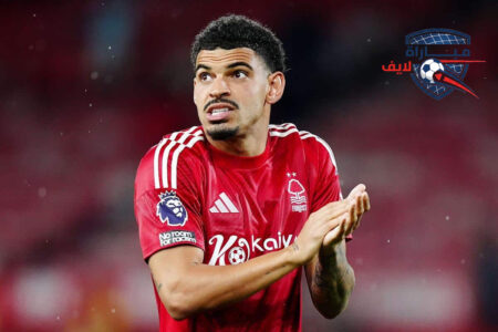 لاعبو نوتنغهام فورست يحتفلون بهدف في الدوري الأوروبي