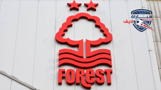 صورة للاعب كرة القدم لورينزو لوكا بقميص نوتنغهام فورست