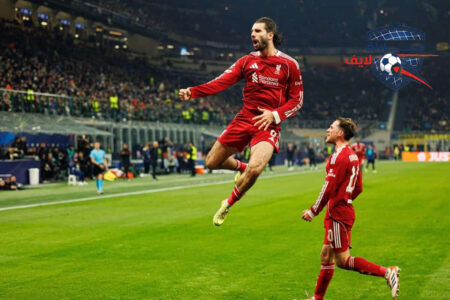 لاعب ليفربول دومينيك سوبوسزلاي يحتفل بتسجيل هدف