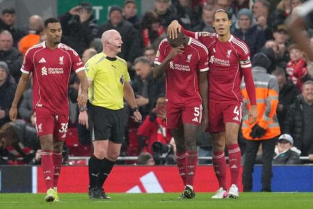 إبراهيم كوناتي مدافع ليفربول يحتفل بهدف