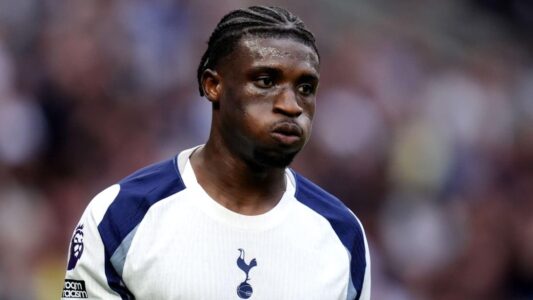 لاعب كرة القدم محمد قدوس