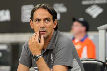 لاعبو الهلال يحتفلون بفوزهم بكأس الملك