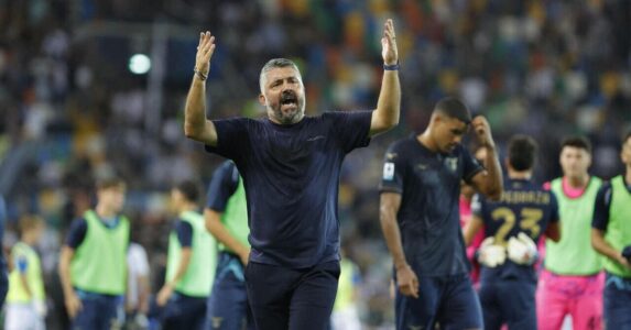لاعب لاتسيو يحتفل بهدف الفوز في مباراة ضد أودينيزي