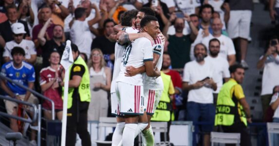 لاعبو ريال مدريد يحتفلون بهدف ضد إنتر ميلان في دوري أبطال أوروبا